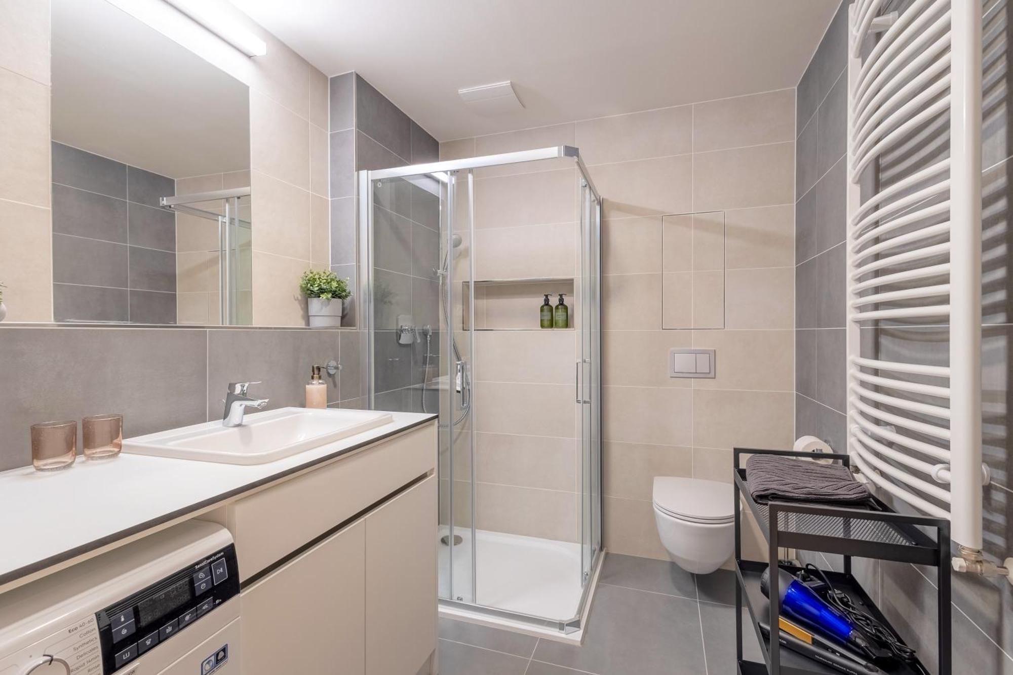 Bright 2Br - 5Th Floor, Balcony, Free Parking By Gravity Prague Apartamento Exterior foto
