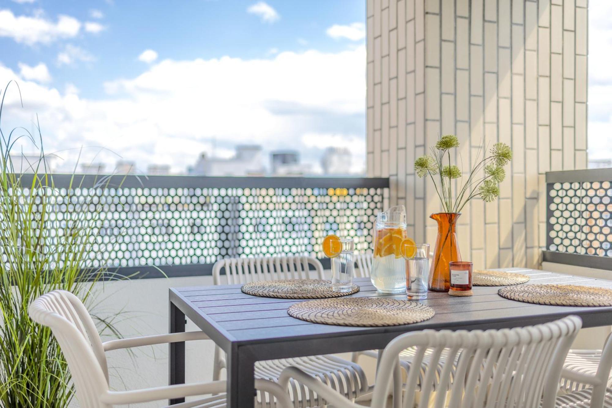 Bright 2Br - 5Th Floor, Balcony, Free Parking By Gravity Prague Apartamento Exterior foto