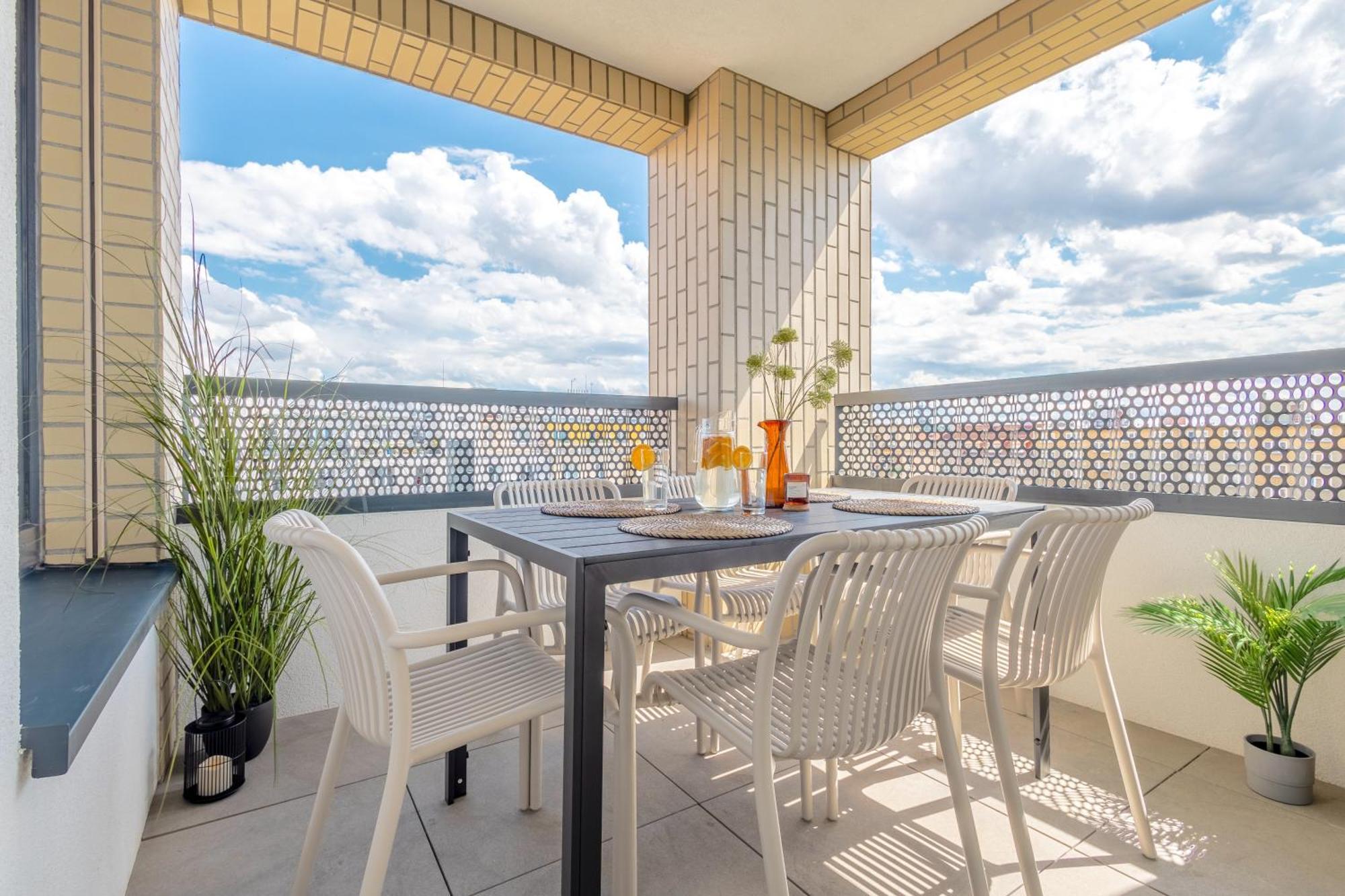 Bright 2Br - 5Th Floor, Balcony, Free Parking By Gravity Prague Apartamento Exterior foto