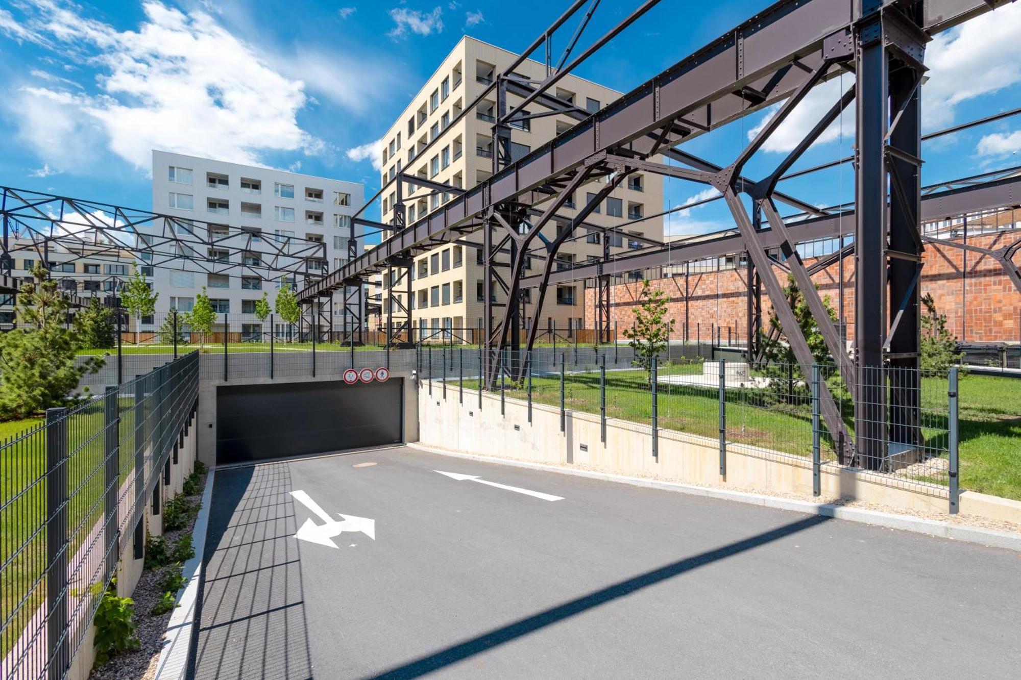 Bright 2Br - 5Th Floor, Balcony, Free Parking By Gravity Prague Apartamento Exterior foto
