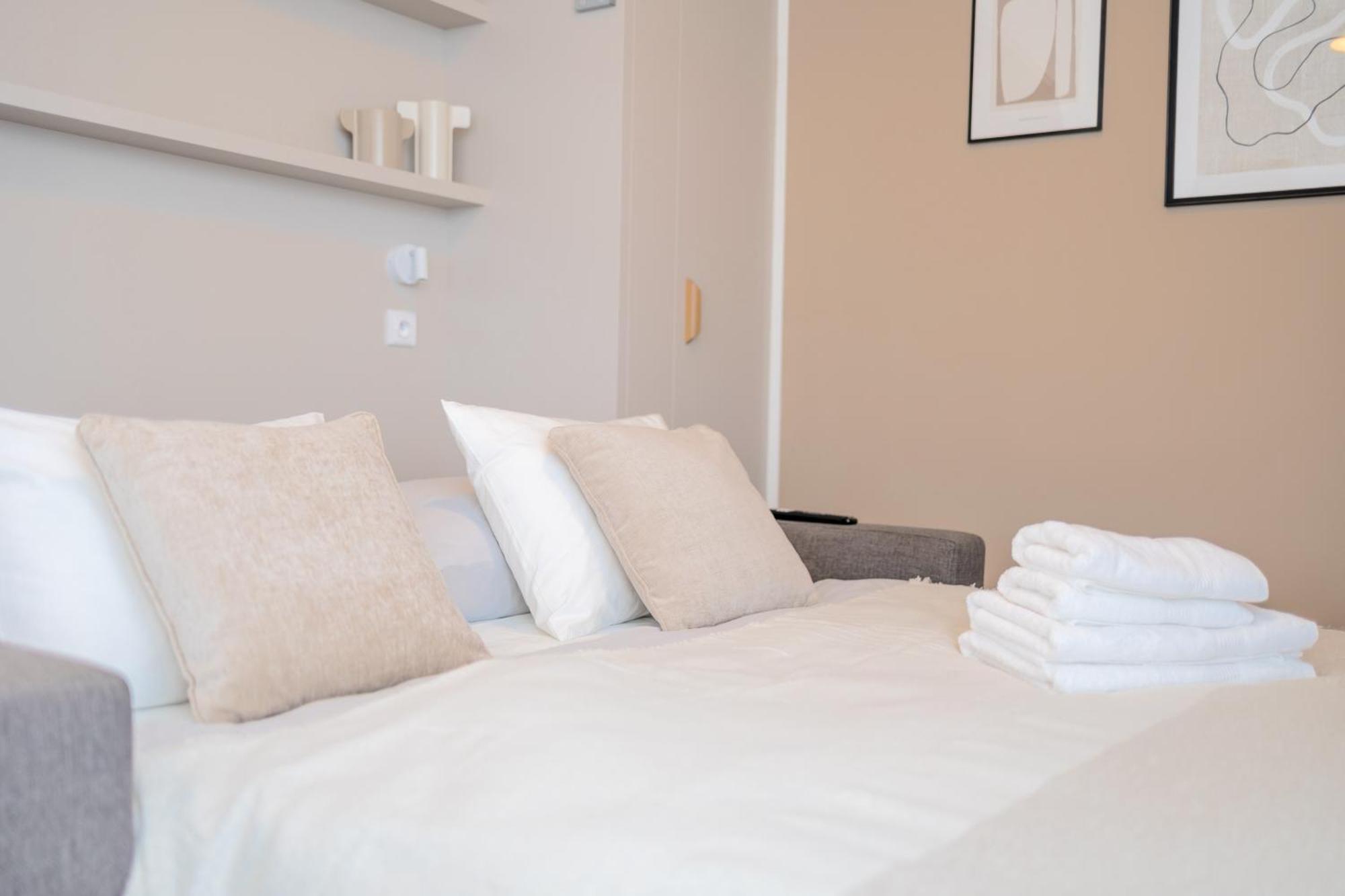 Bright 2Br - 5Th Floor, Balcony, Free Parking By Gravity Prague Apartamento Exterior foto